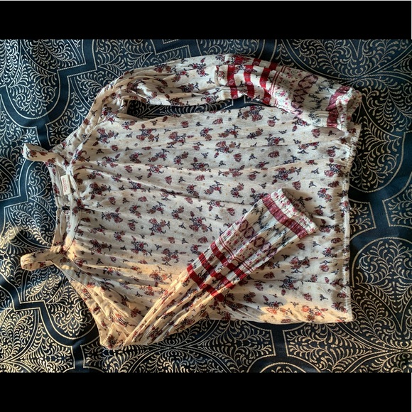 Open shoulder shirt - Picture 1 of 1